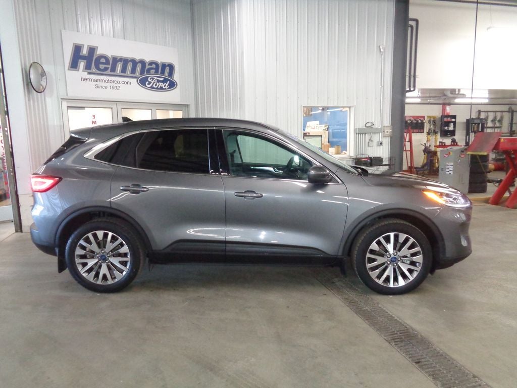  2022 Ford Escape Titanium AWD   