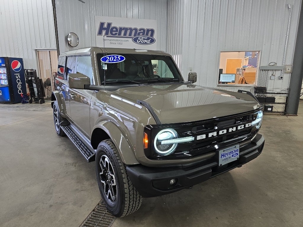 2025 Ford Bronco Outer Banks 4-Door 4WD