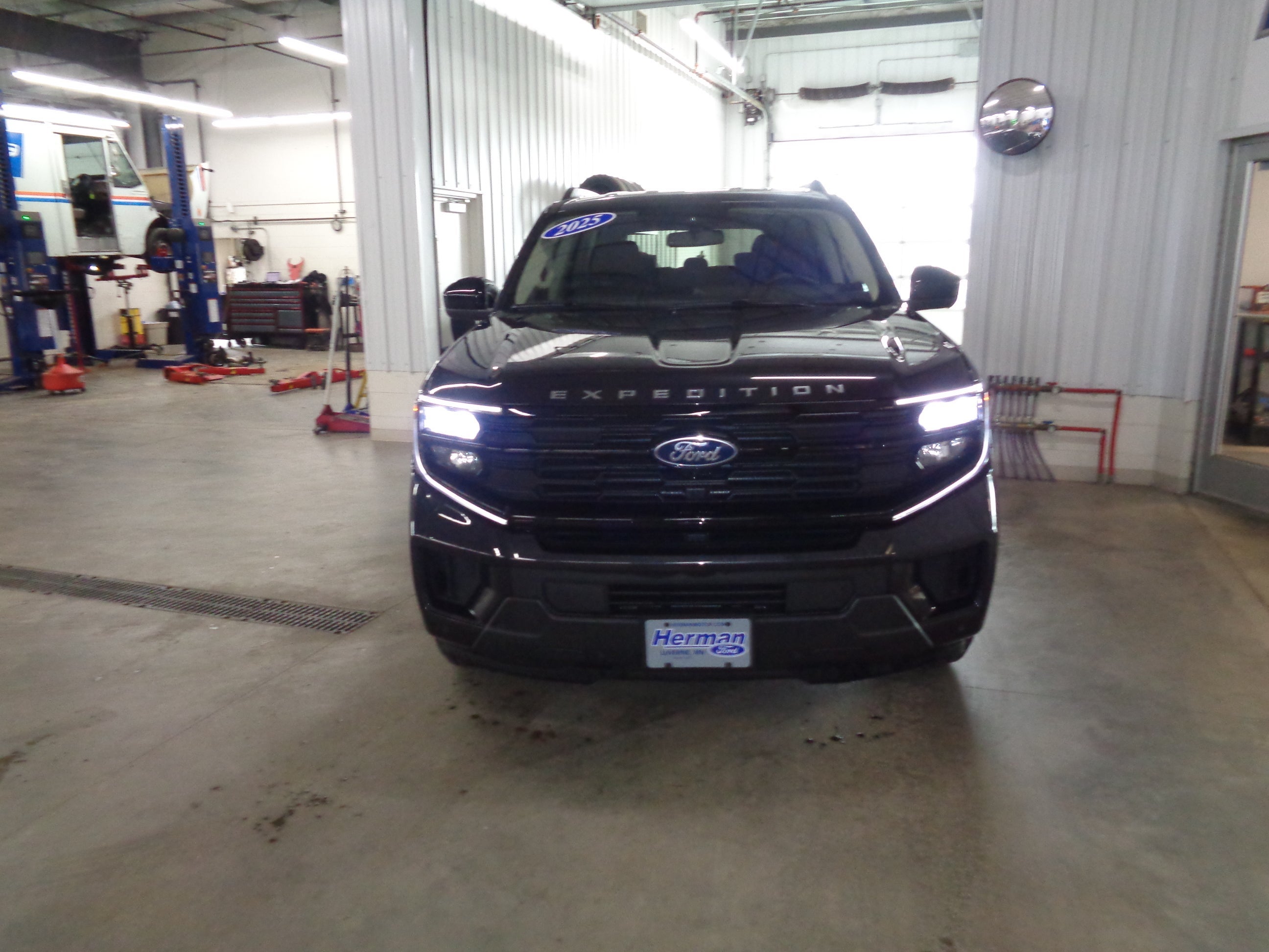 View vehicle photo 2