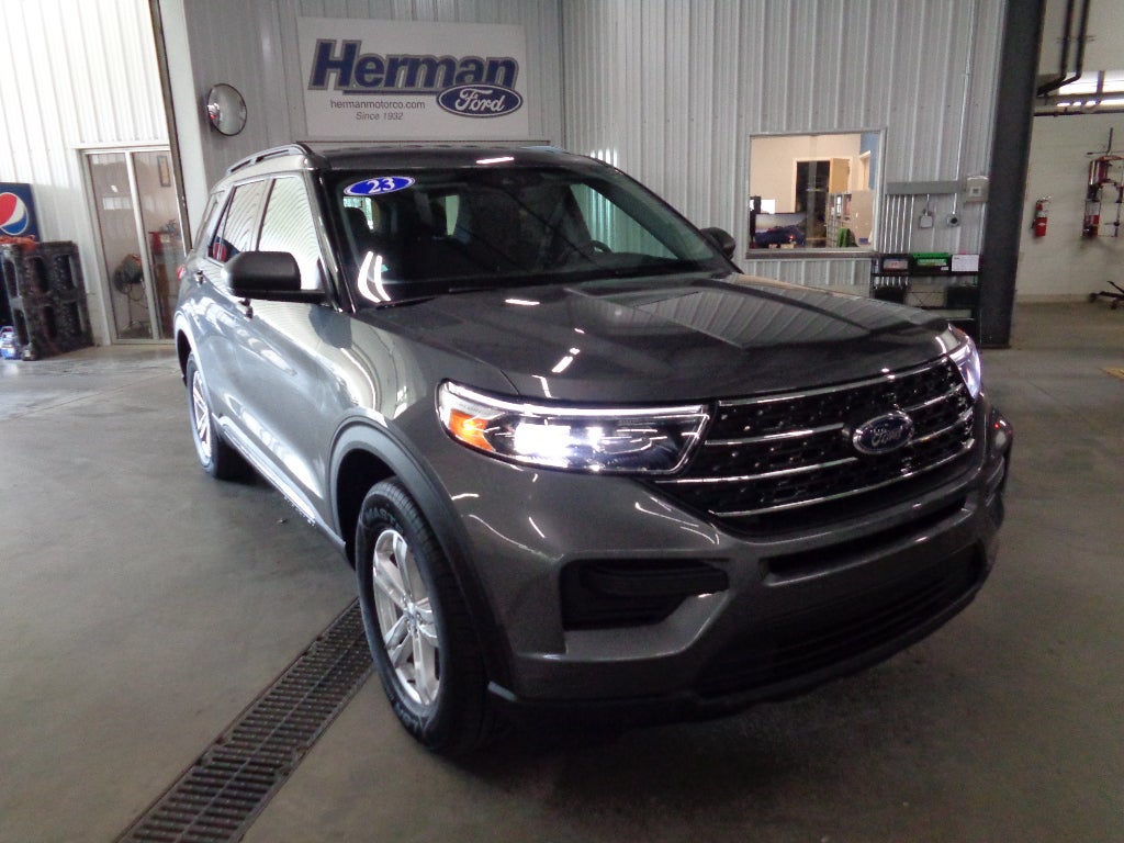  2023 Ford Explorer XLT AWD   