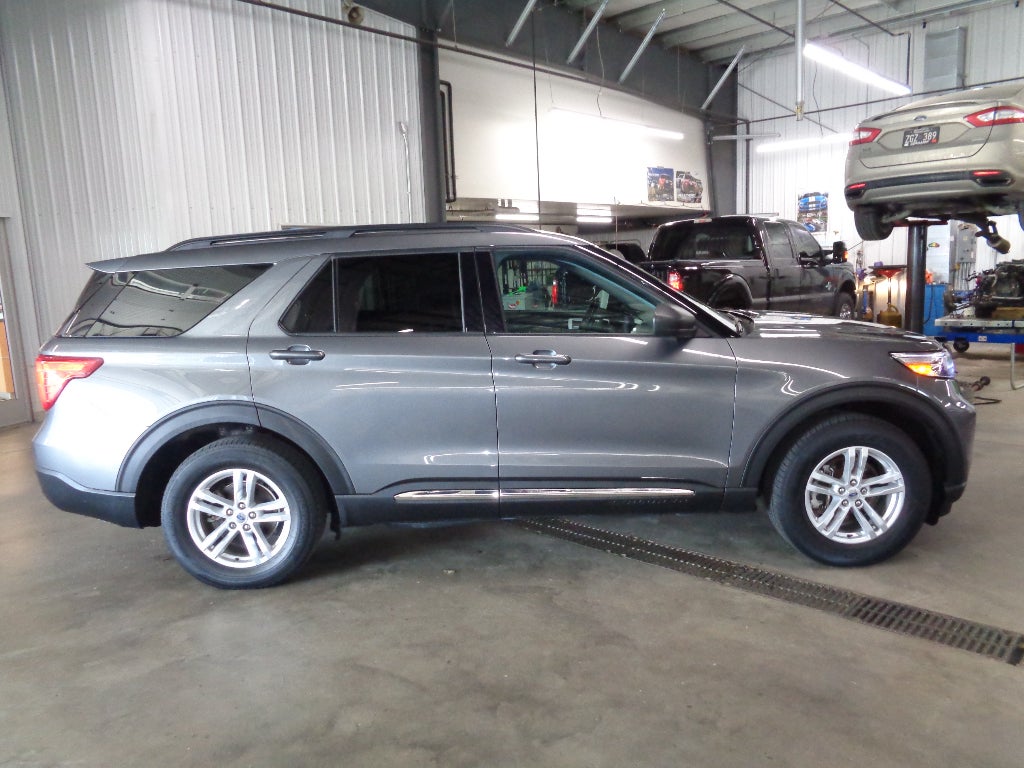 View vehicle photo 2
