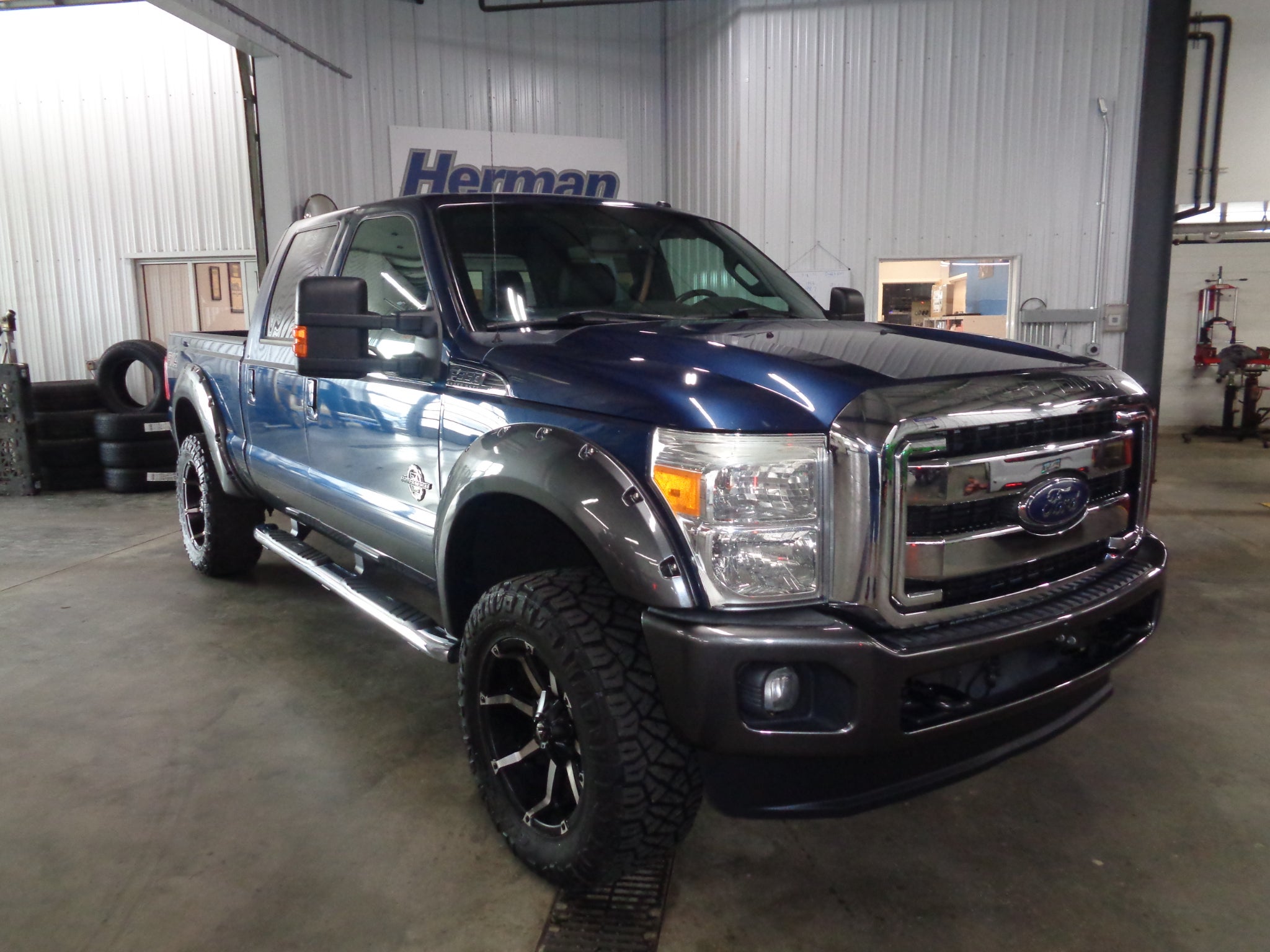  2015 Ford F-350 Super Duty Lariat Crew Cab 4WD   