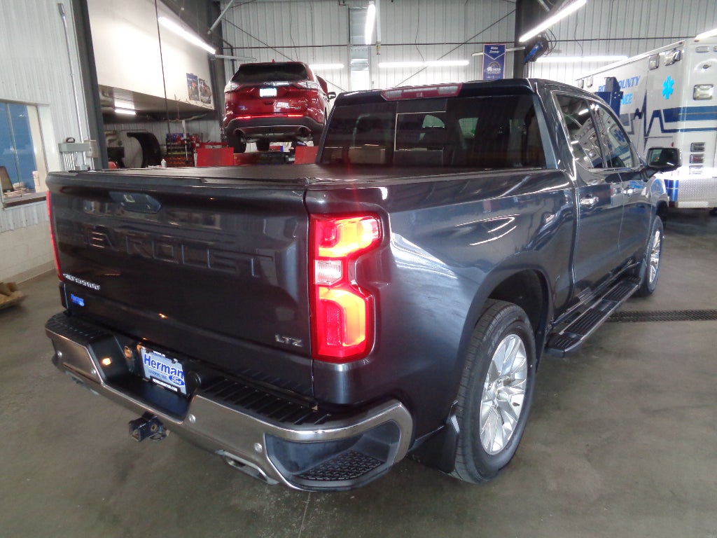 View vehicle photo 3