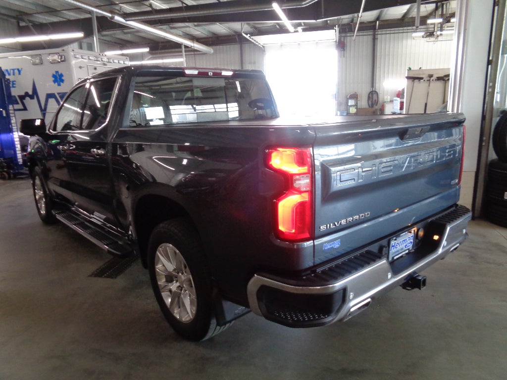 View vehicle photo 4