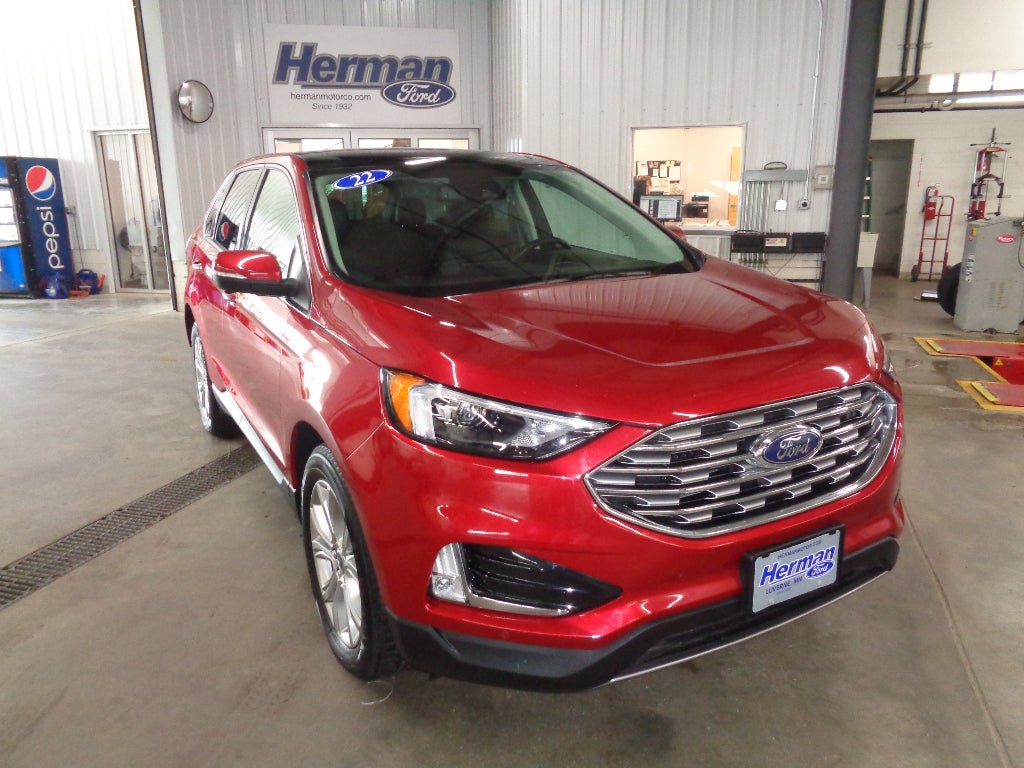  2022 Ford Edge Titanium AWD   