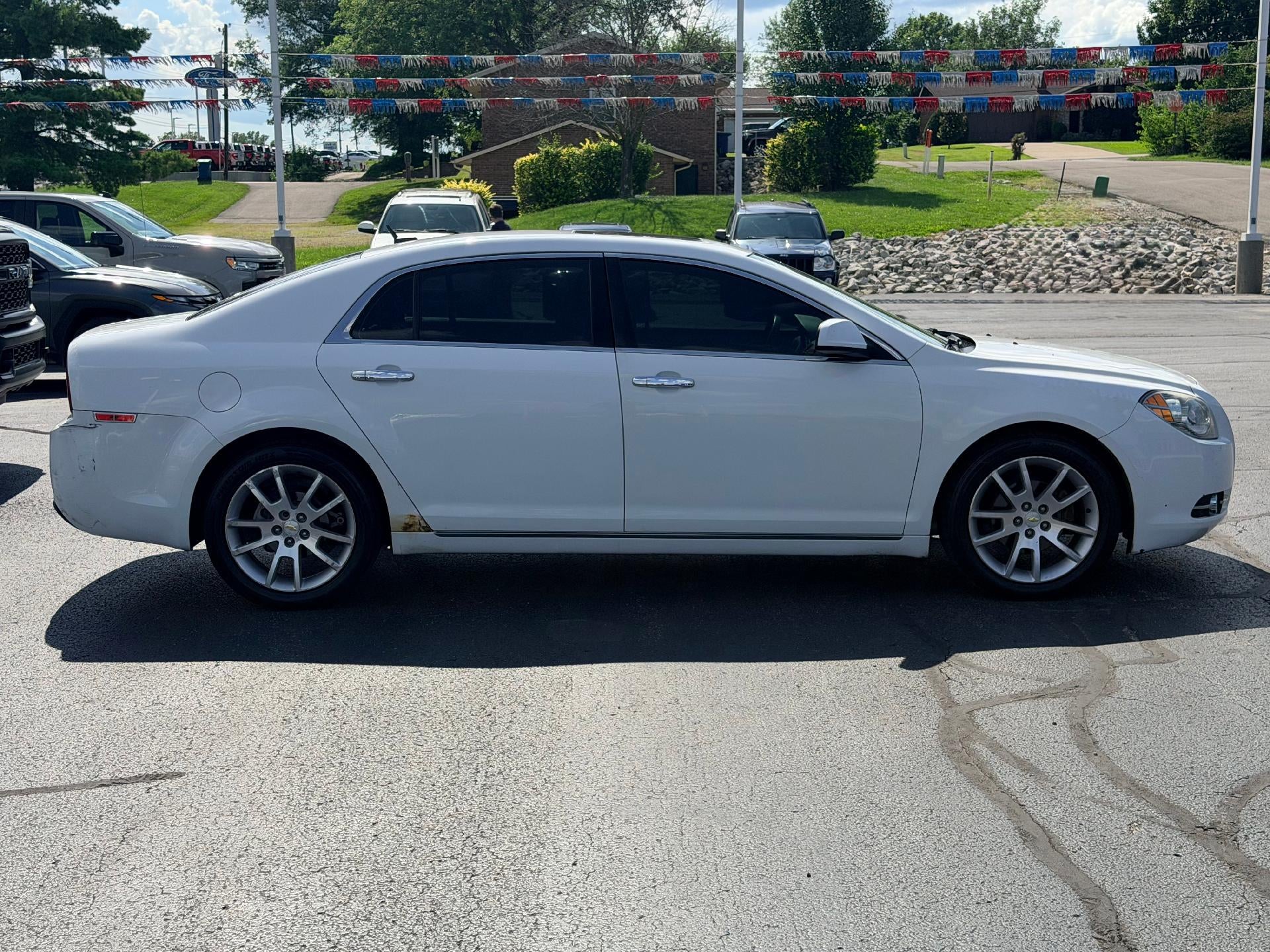 View vehicle photo 4