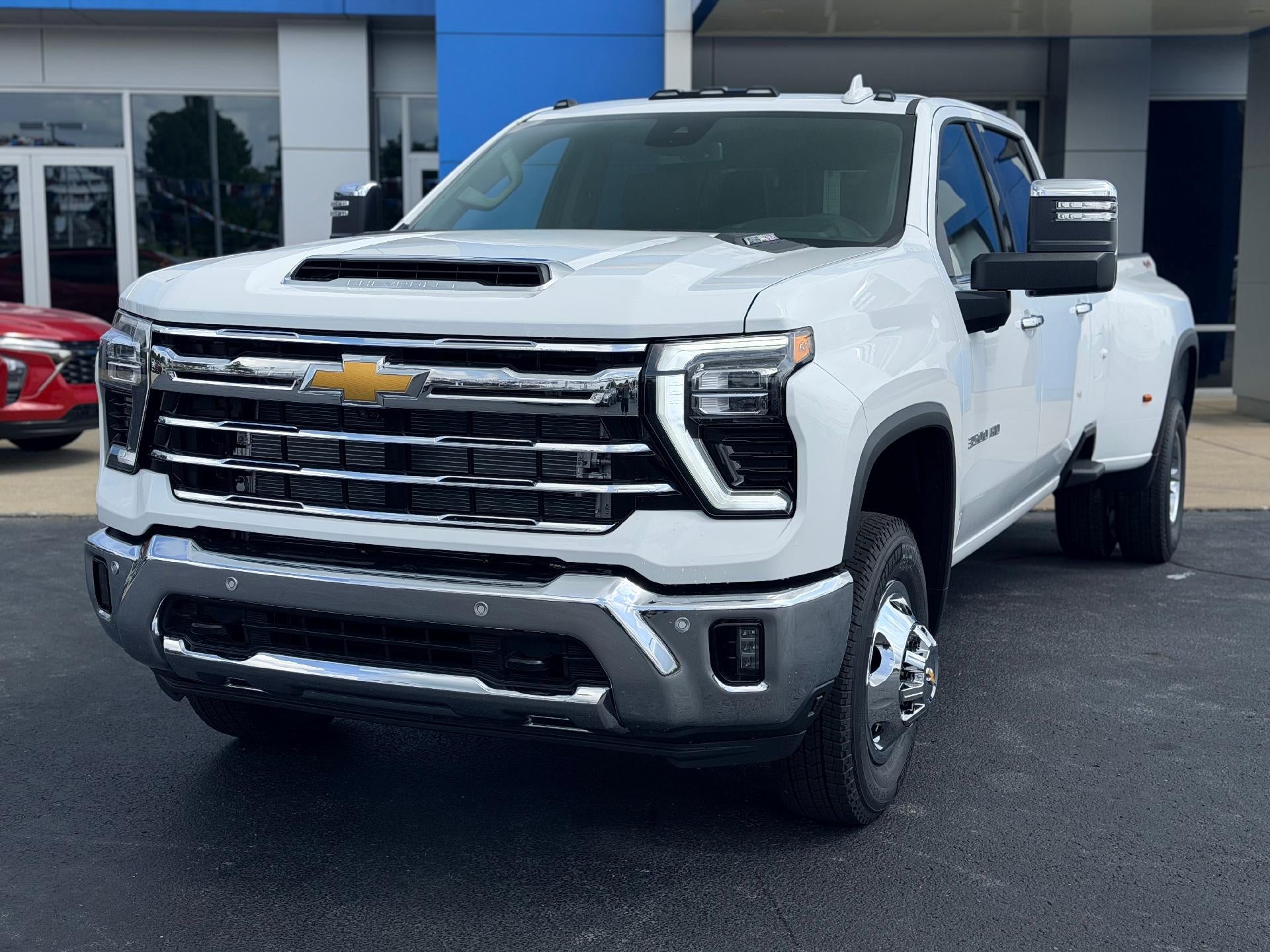Summit White 2026 Chevrolet Silverado 3500HD Pickup Truck Four-Wheel Drive Automatic