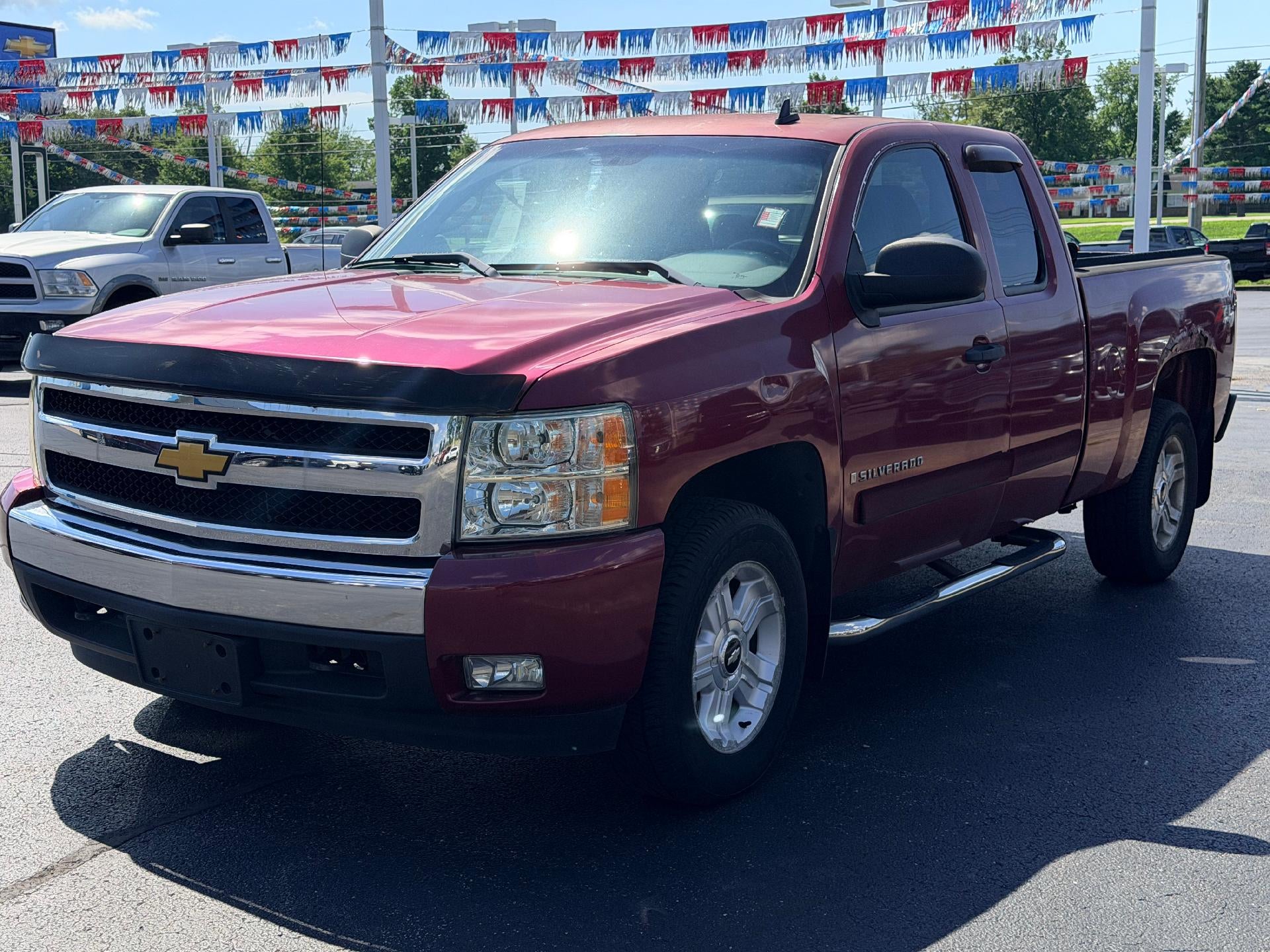 2007 Chevrolet Silverado 1500 Rojo (Sport Red Metallic) Camioneta  Automática