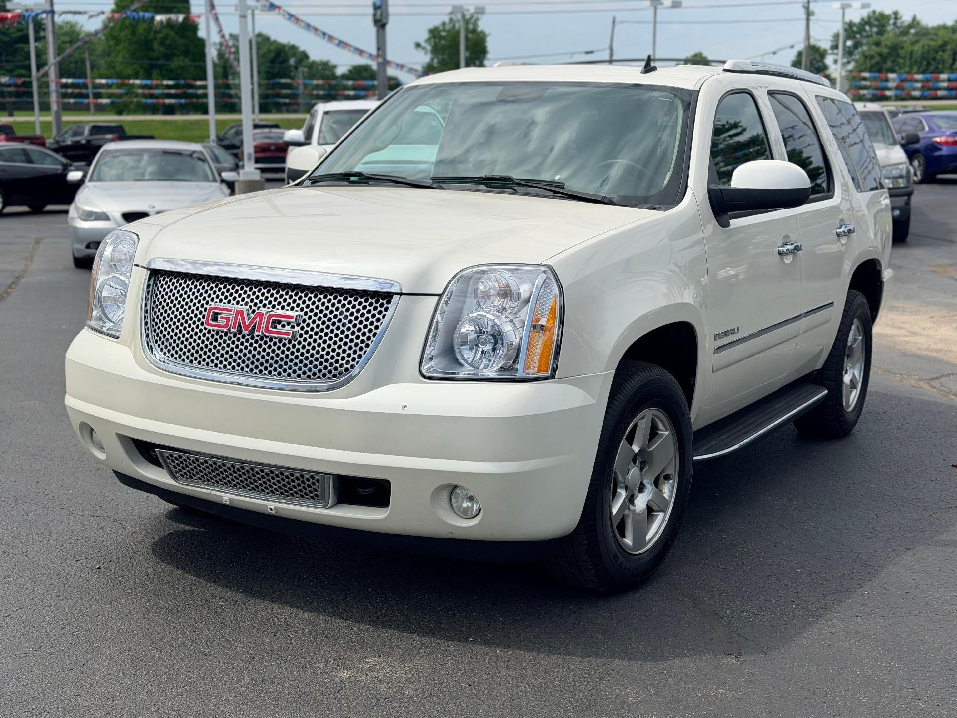 White Diamond Tricoat 2011 GMC Yukon SUV / Crossover All-Wheel Drive Automatic
