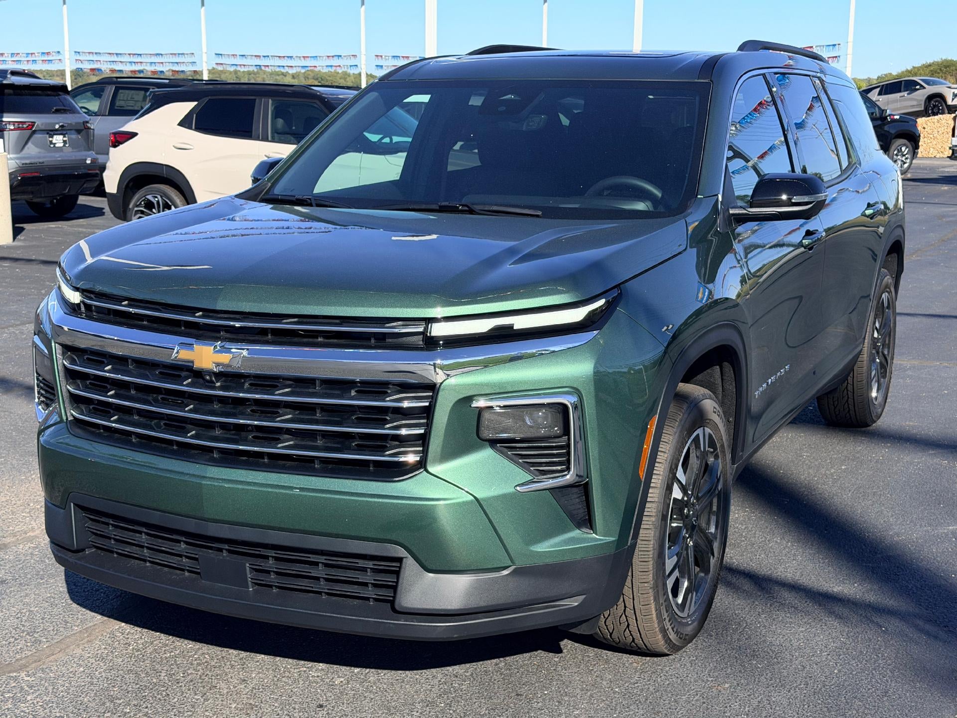 Trillium Green Metallic 2027 Chevrolet Traverse SUV / Crossover Front-Wheel Drive Automatic