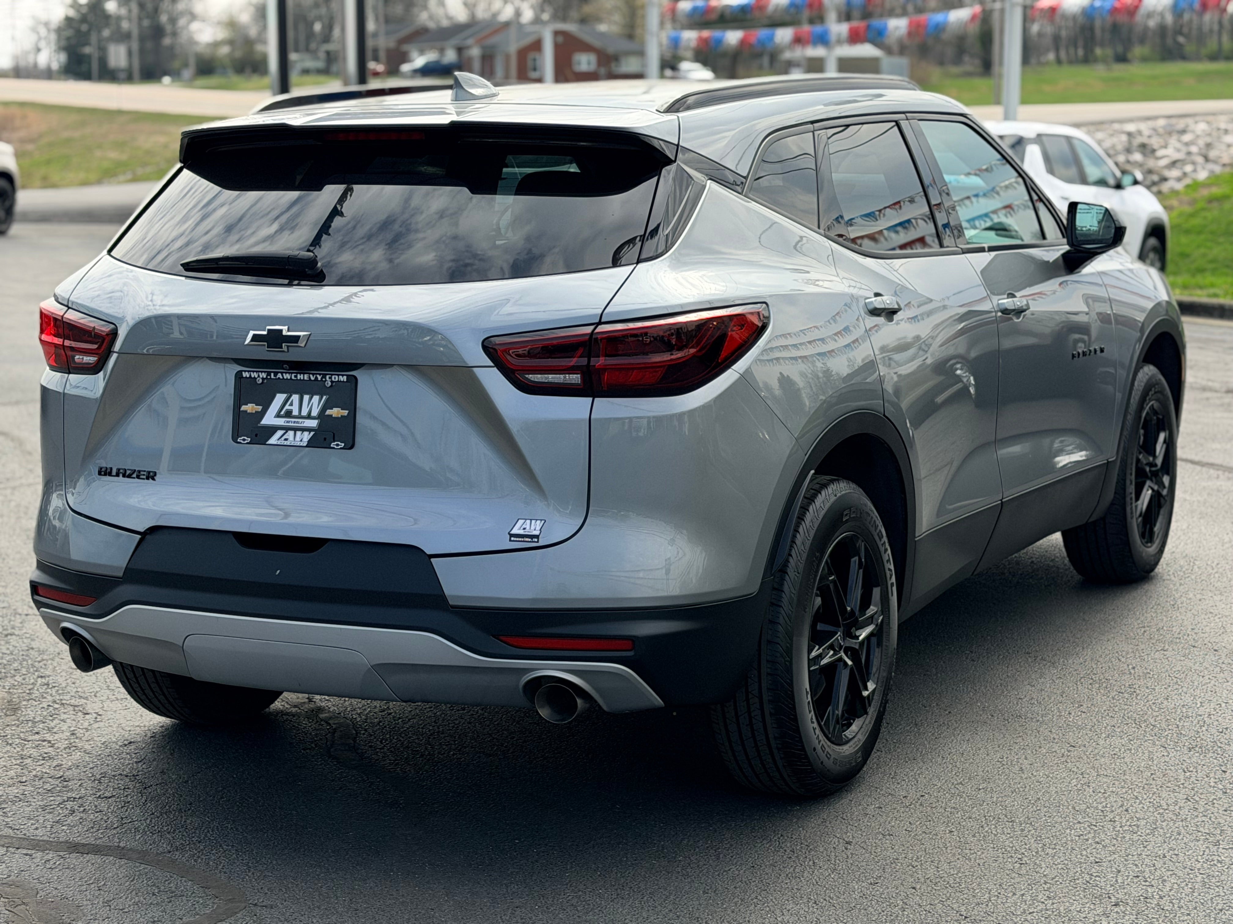 View vehicle photo 5