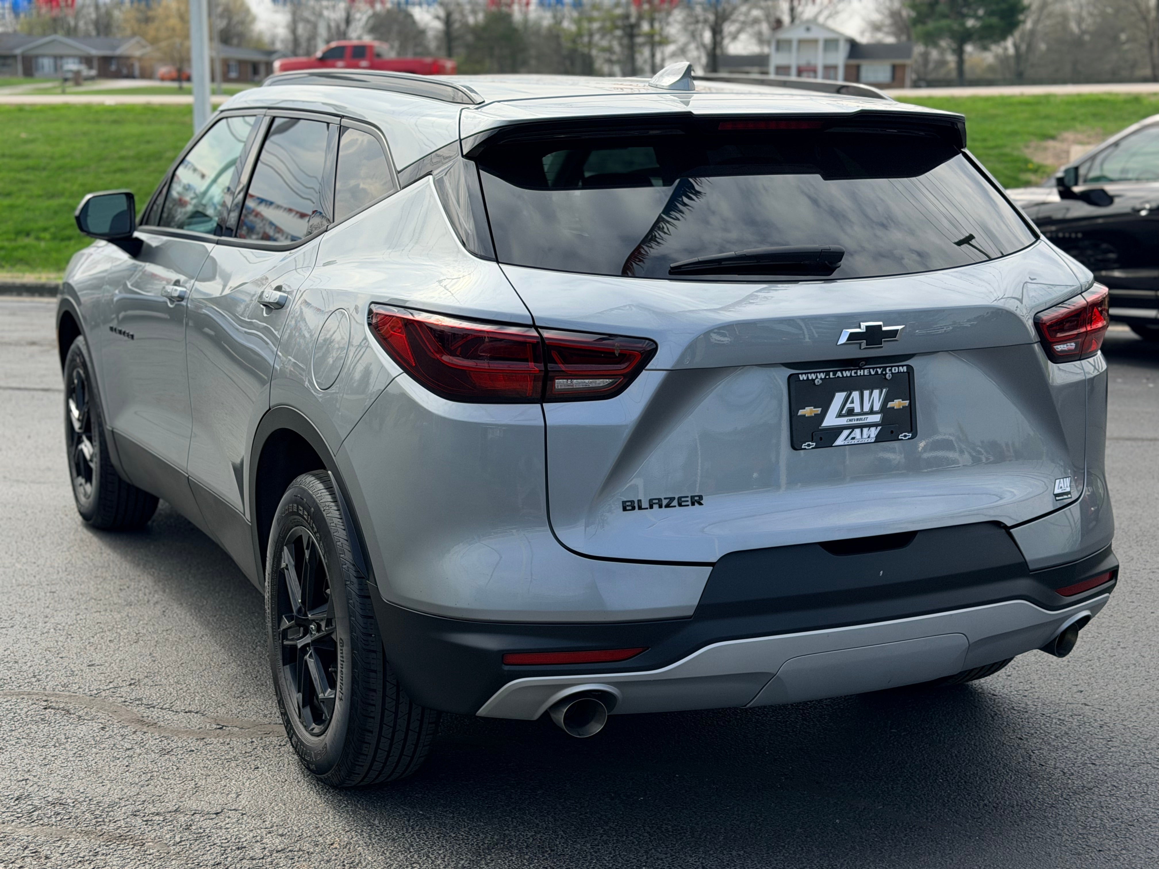 View vehicle photo 7