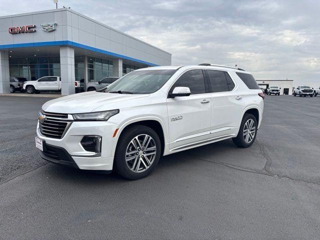 White (Iridescent Pearl Tricoat) 2023 Chevrolet Traverse SUV / Crossover Four-Wheel Drive 9-Speed Automatic
