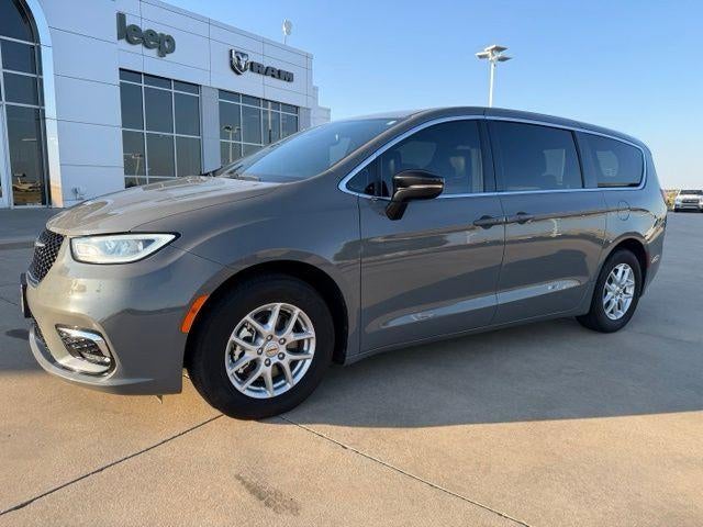  2025 Chrysler Pacifica Select FWD   