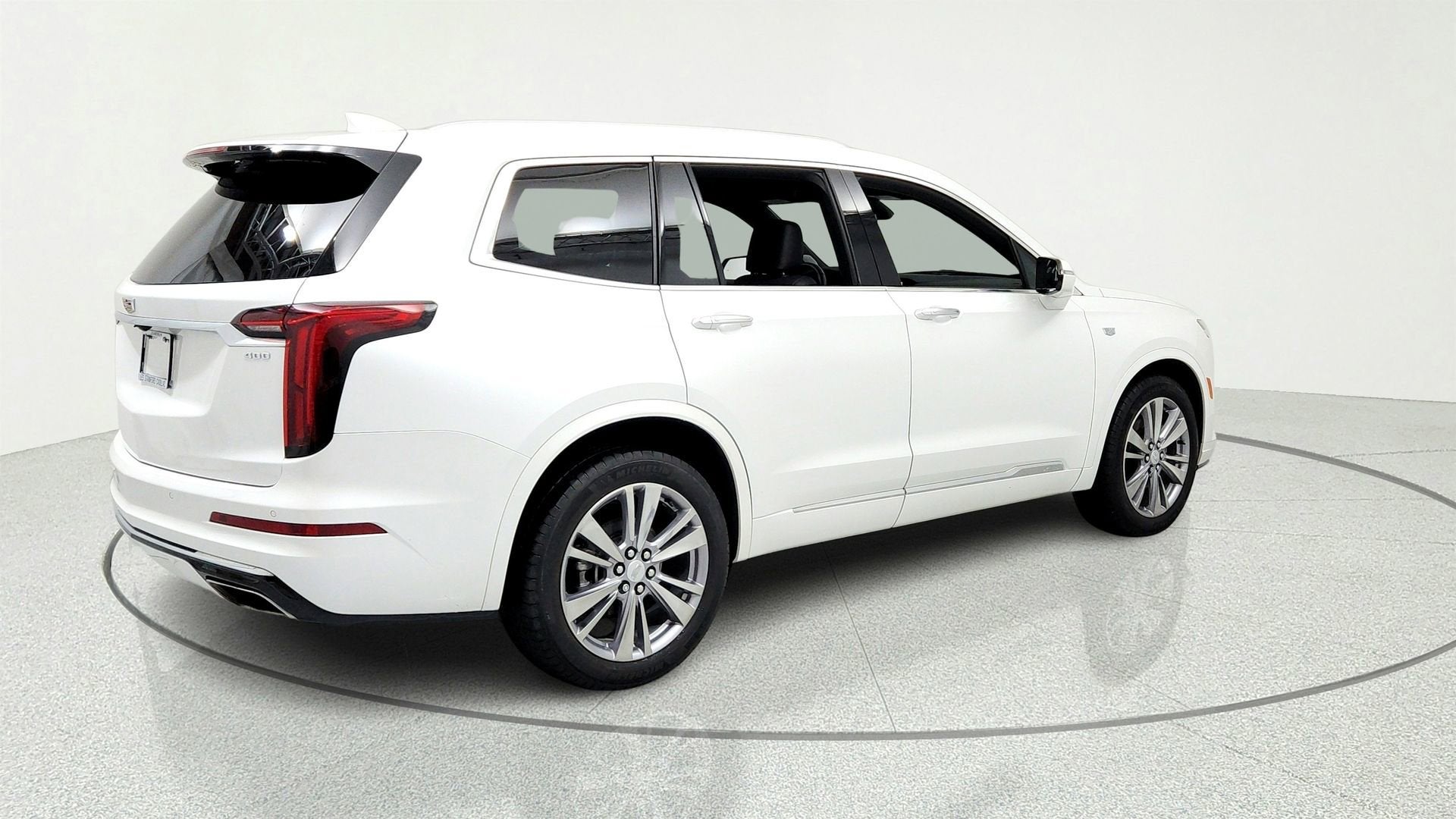 View vehicle photo 4
