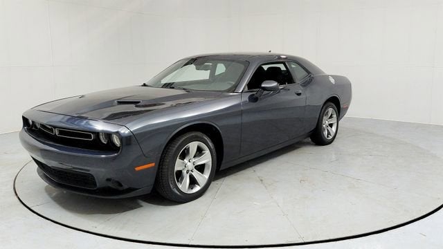 2017 Dodge Challenger SXT RWD