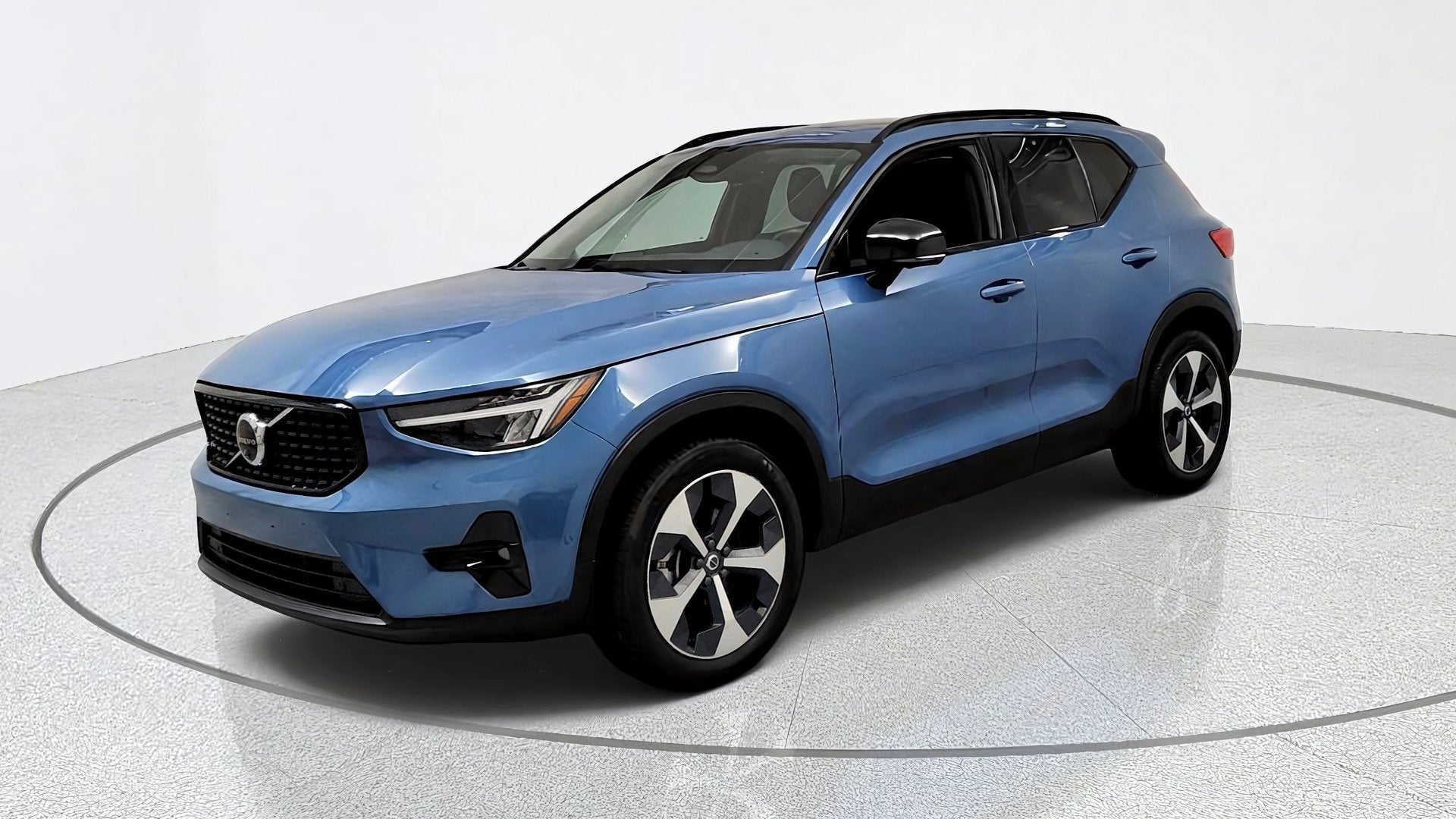  2025 Volvo XC40 B5 Plus Dark Theme AWD   