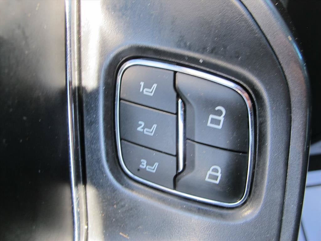 2022 Ford F-150 XL Crew Cab Pickup Slide 9