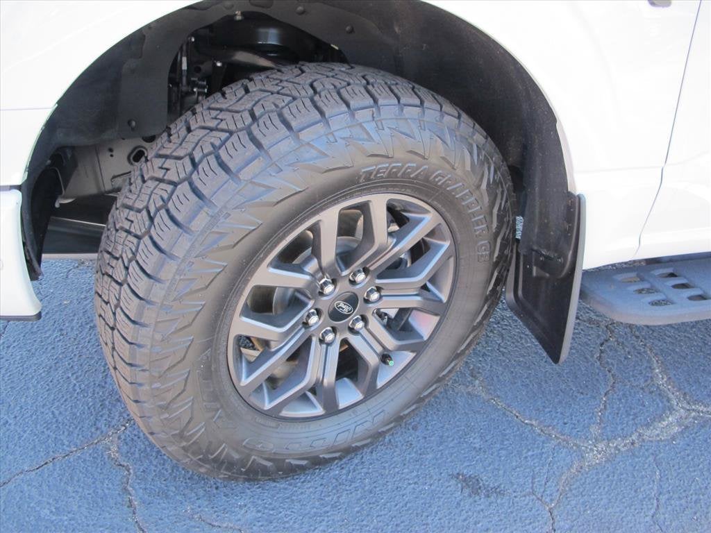 2022 Ford F-150 XL Crew Cab Pickup Slide 17