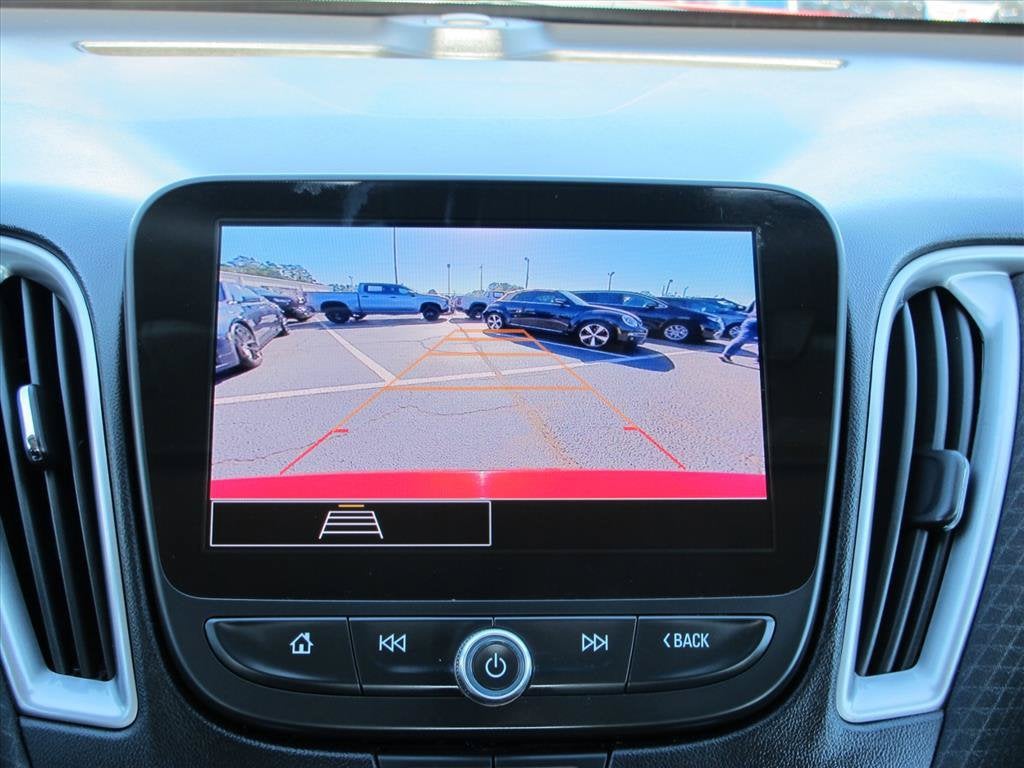 2025 Chevrolet Malibu 1LT 4dr Car Slide 10