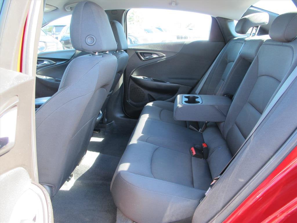 2025 Chevrolet Malibu 1LT 4dr Car Slide 12