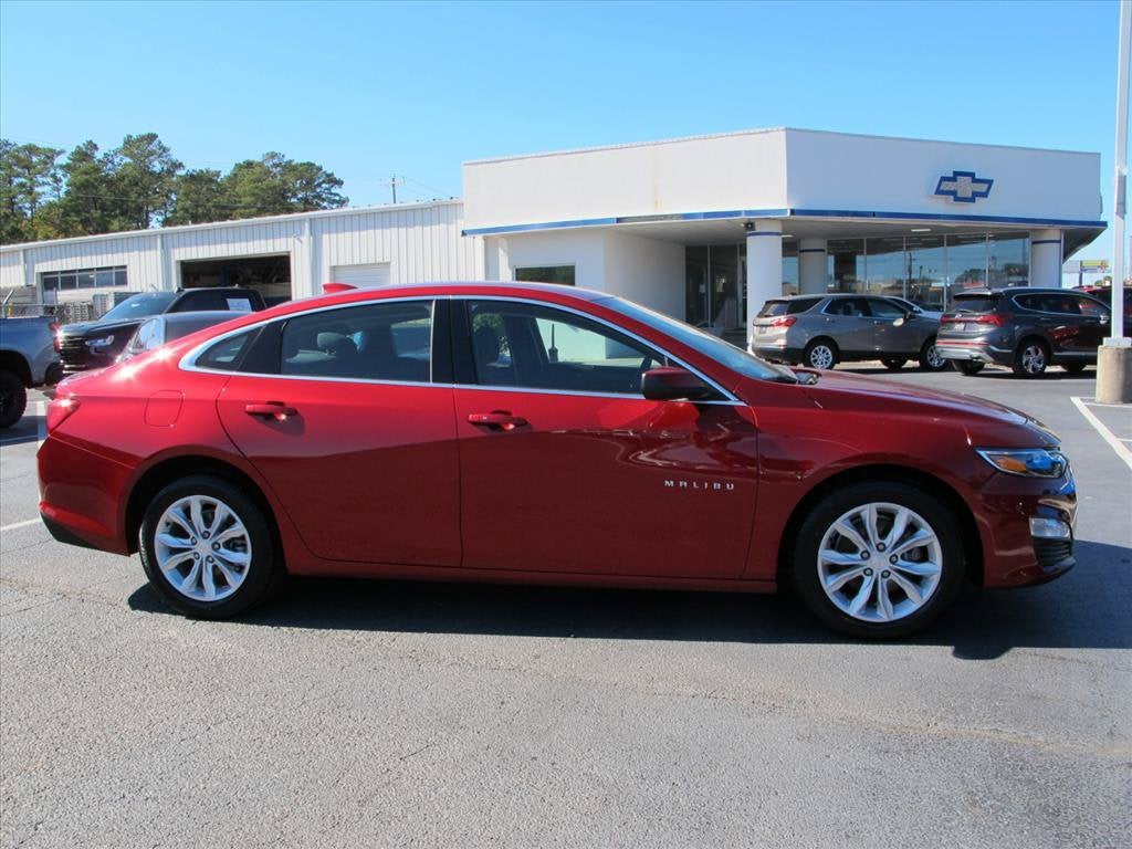 2025 Chevrolet Malibu 1LT 4dr Car Slide 1