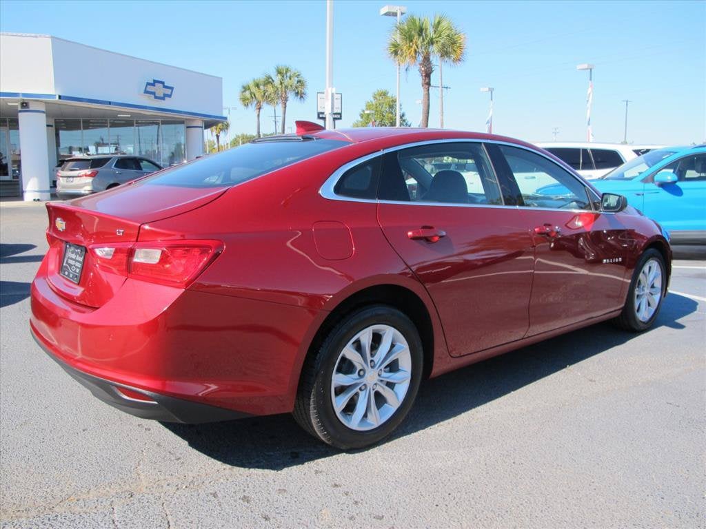 2025 Chevrolet Malibu 1LT 4dr Car Slide 2