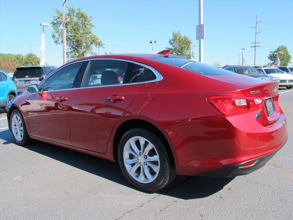 2025 Chevrolet Malibu 1LT 4dr Car Slide 4