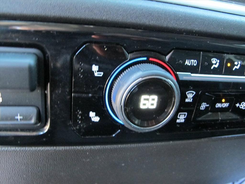 2024 Chevrolet Silverado 1500 LT Crew Cab Pickup Slide 9