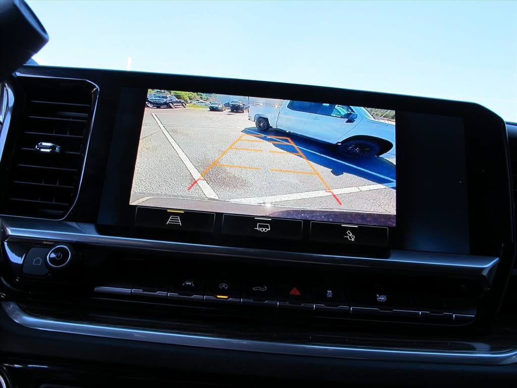 2024 Chevrolet Silverado 1500 LT Crew Cab Pickup Slide 11