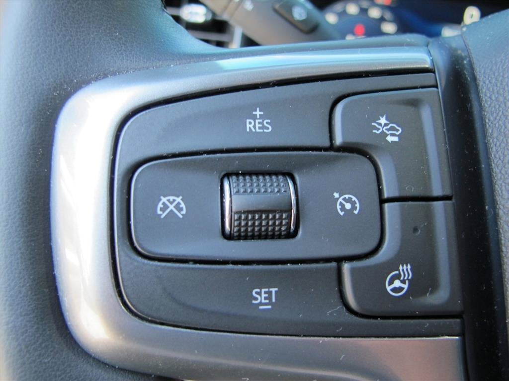 2024 Chevrolet Silverado 1500 LT Crew Cab Pickup Slide 12