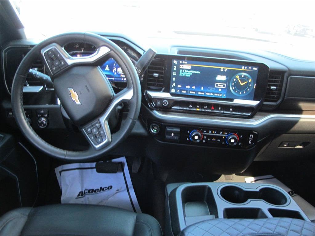 2024 Chevrolet Silverado 1500 LT Crew Cab Pickup Slide 14