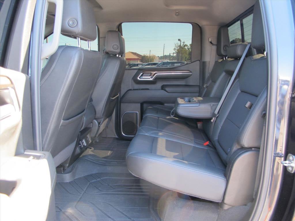 2024 Chevrolet Silverado 1500 LT Crew Cab Pickup Slide 15
