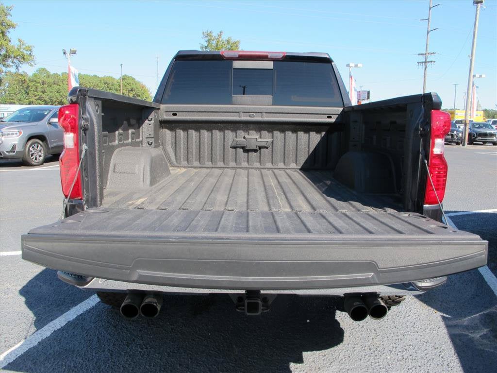 2024 Chevrolet Silverado 1500 LT Crew Cab Pickup Slide 16