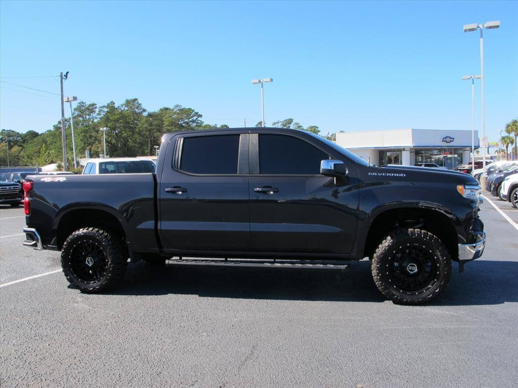 2024 Chevrolet Silverado 1500 LT Crew Cab Pickup Slide 1
