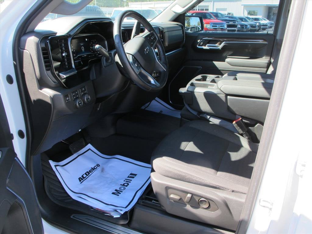 2023 Chevrolet Silverado 1500 RST Crew Cab Pickup Slide 9
