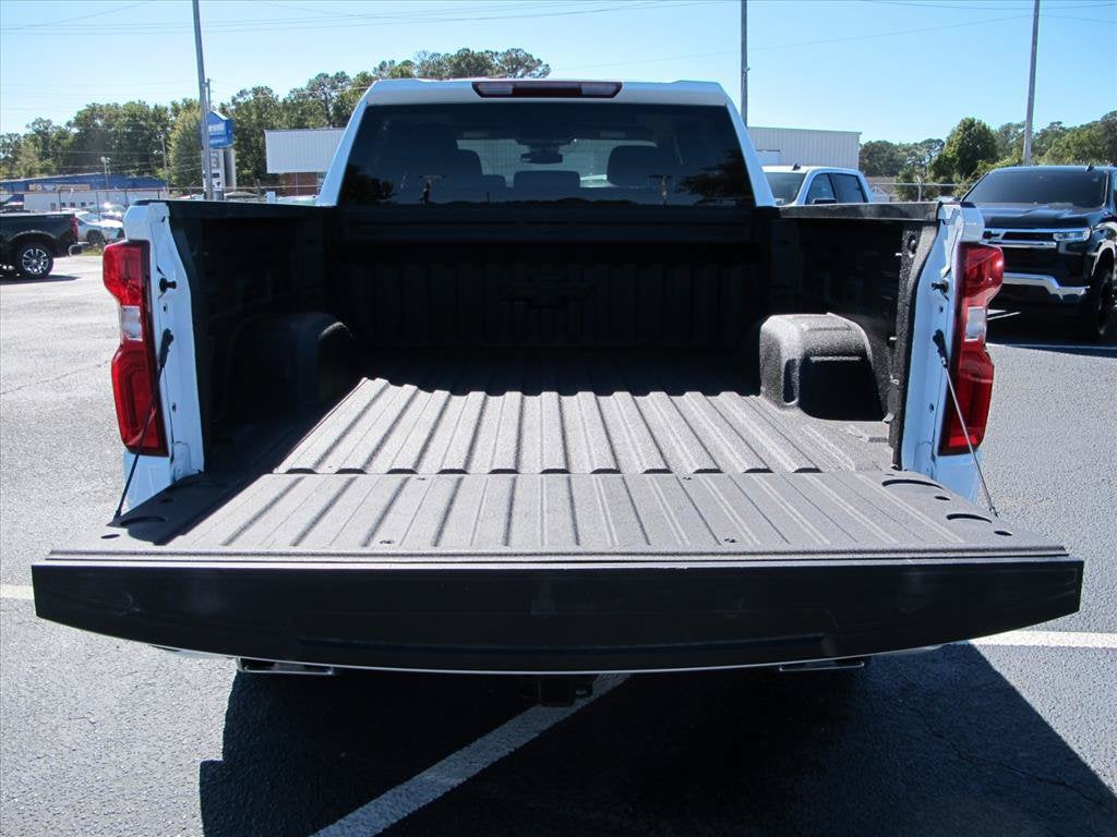 2023 Chevrolet Silverado 1500 RST Crew Cab Pickup Slide 16