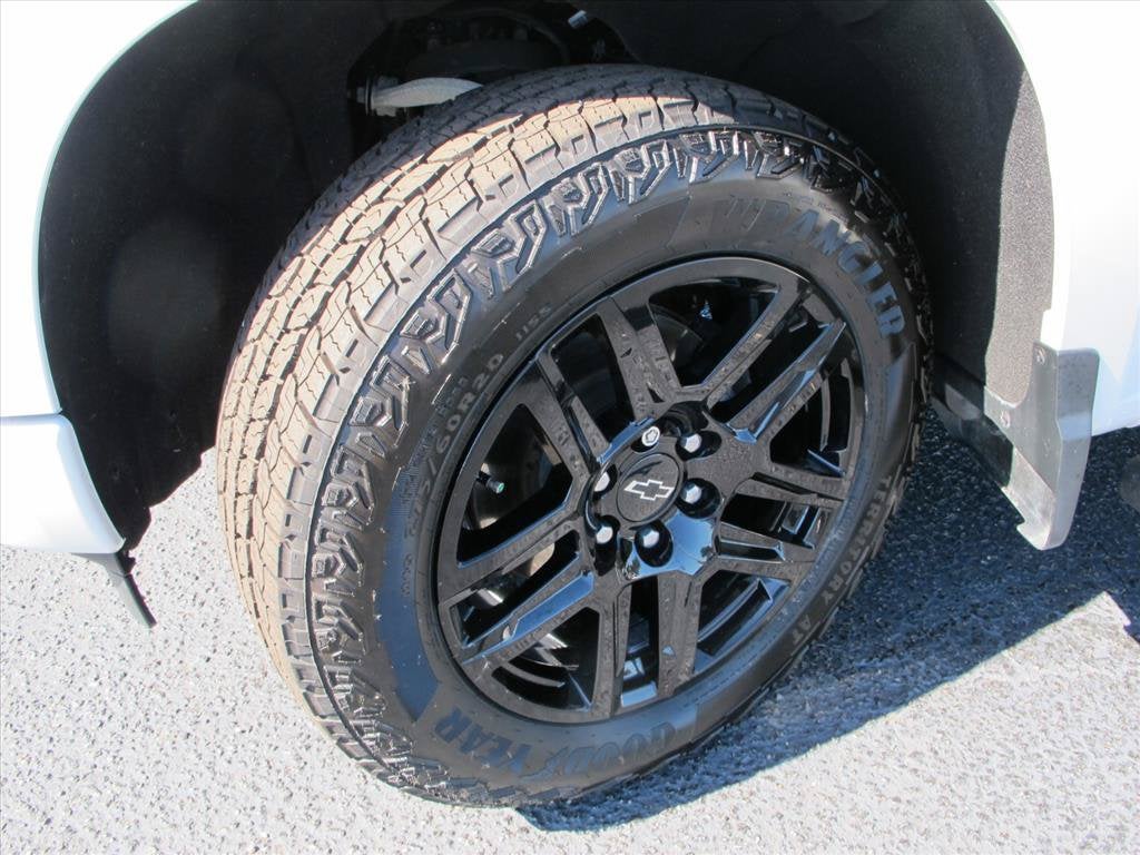 2023 Chevrolet Silverado 1500 RST Crew Cab Pickup Slide 17