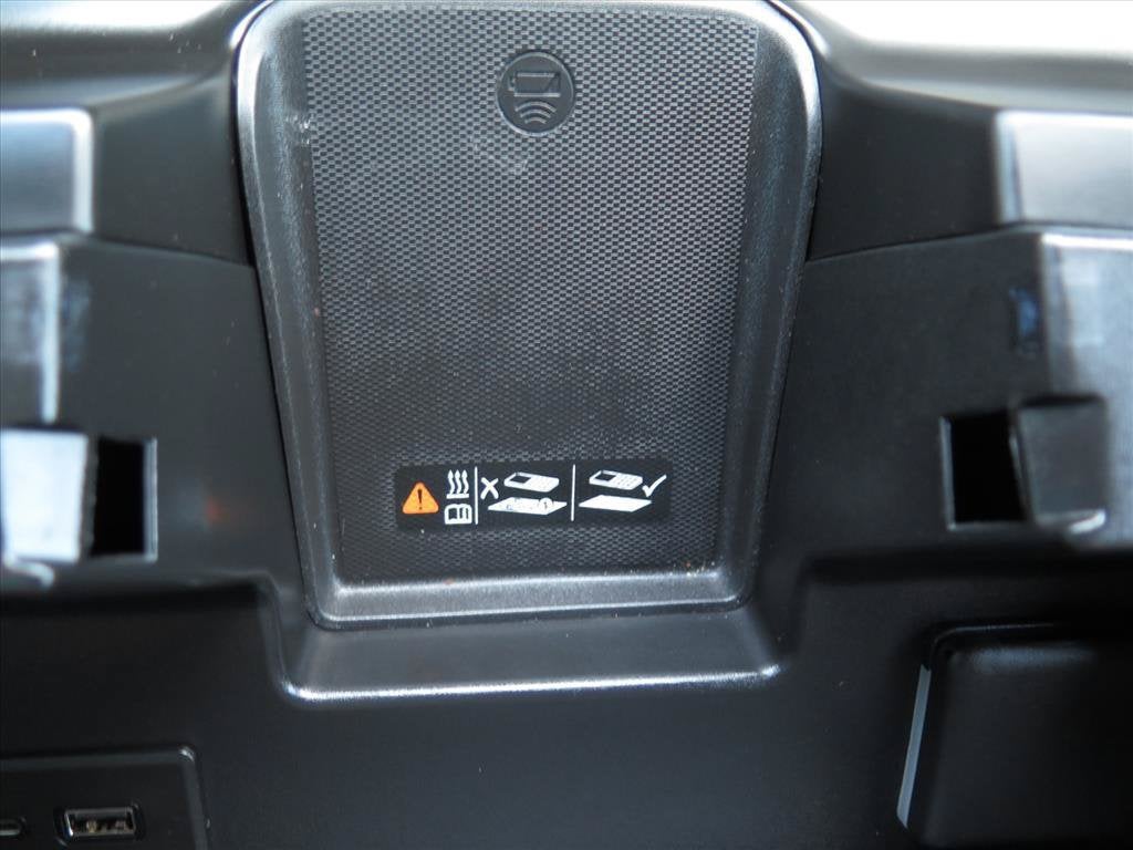 2023 Chevrolet Silverado 1500 HIGH COUNTRY Crew Cab Pickup Slide 9