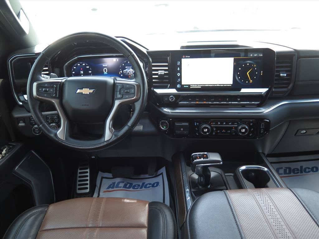 2023 Chevrolet Silverado 1500 HIGH COUNTRY Crew Cab Pickup Slide 14