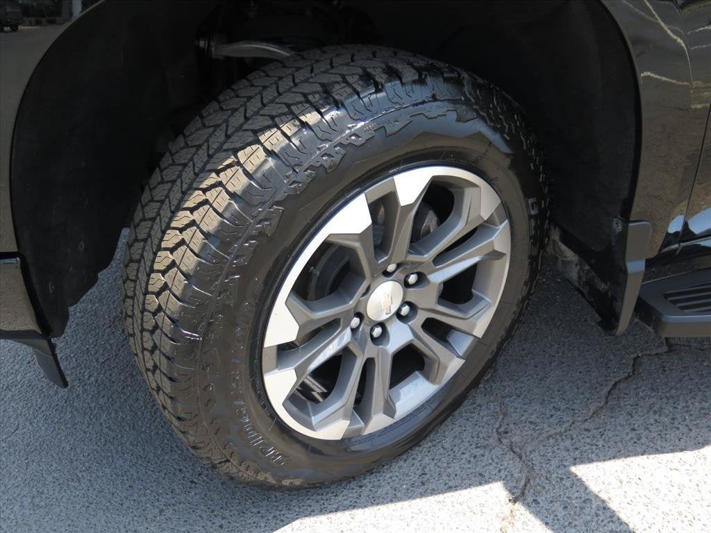 2023 Chevrolet Silverado 1500 HIGH COUNTRY Crew Cab Pickup Slide 17