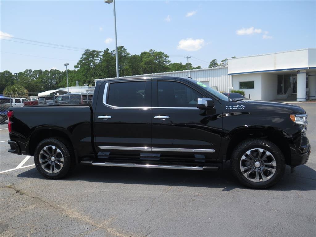 2023 Chevrolet Silverado 1500 HIGH COUNTRY Crew Cab Pickup Slide 1
