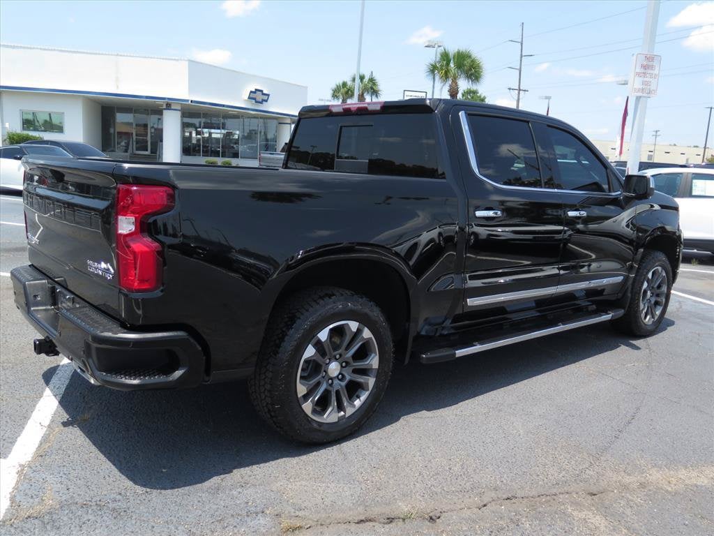 2023 Chevrolet Silverado 1500 HIGH COUNTRY Crew Cab Pickup Slide 2