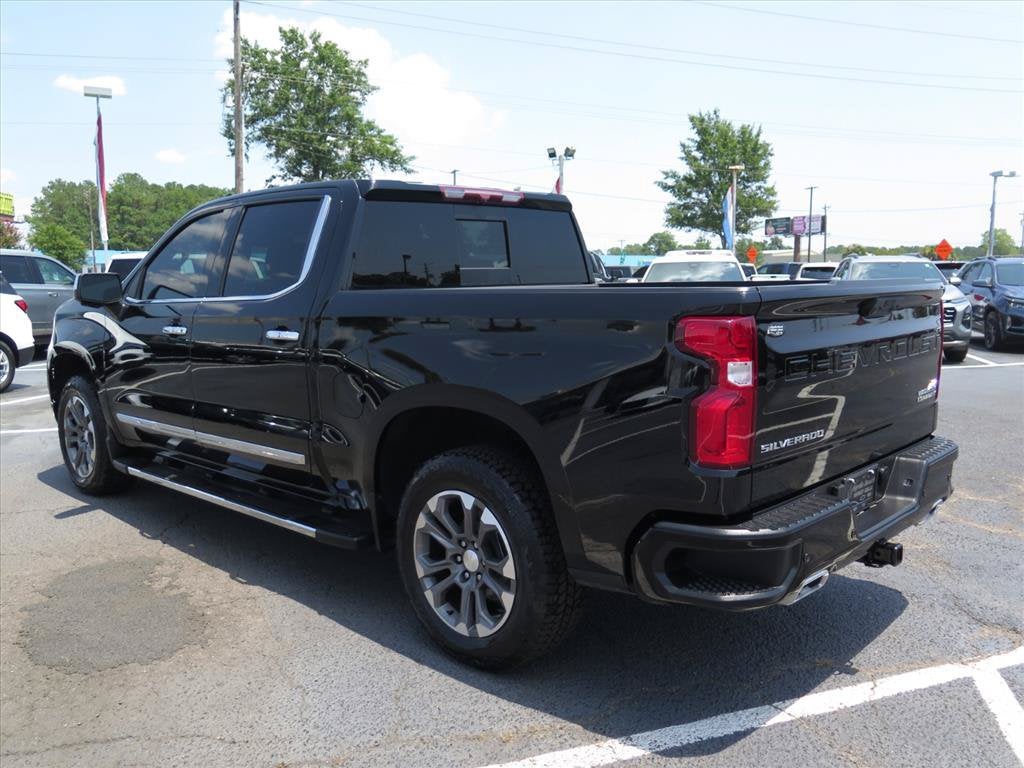 2023 Chevrolet Silverado 1500 HIGH COUNTRY Crew Cab Pickup Slide 4