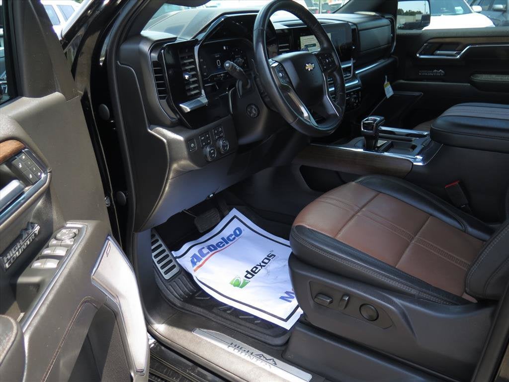 2023 Chevrolet Silverado 1500 HIGH COUNTRY Crew Cab Pickup Slide 8
