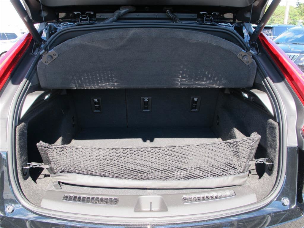 2024 Cadillac XT4 PREMIUM LUXURY SUV Slide 24