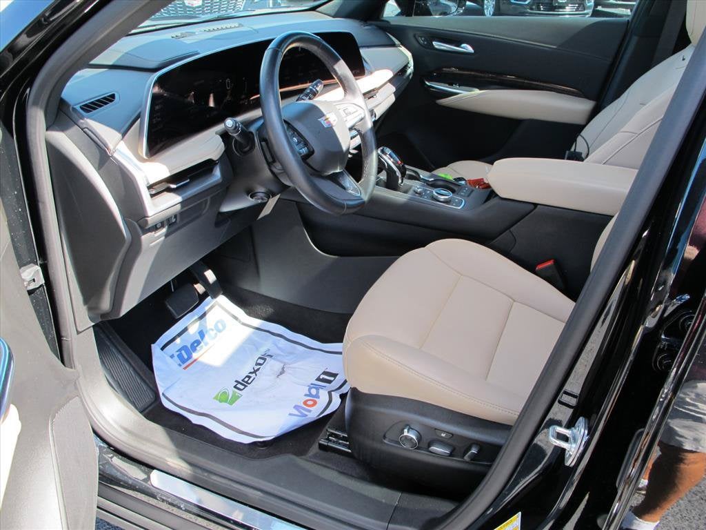 2024 Cadillac XT4 PREMIUM LUXURY SUV Slide 8