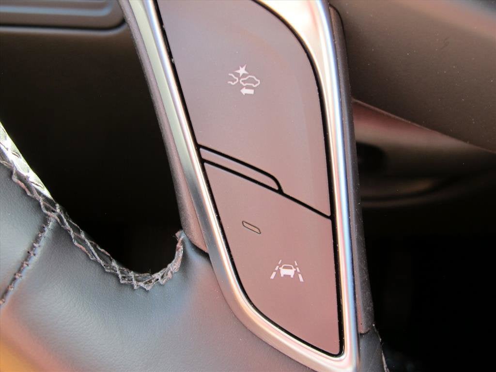 2025 Cadillac XT5 LUXURY SUV Slide 16