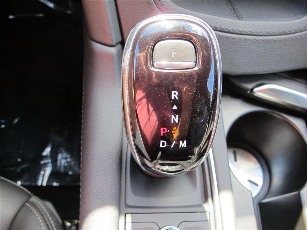 2025 Cadillac XT5 LUXURY SUV Slide 17