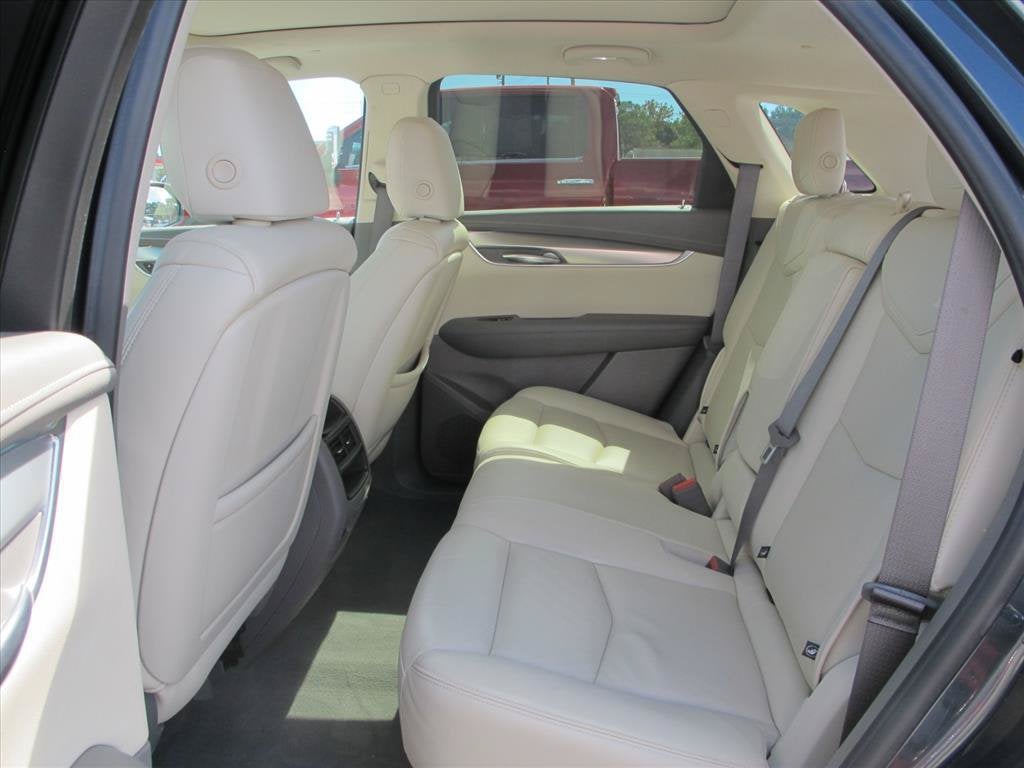 2019 Cadillac XT5 LUXURY FWD SUV Slide 22